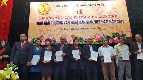 78 folkloristische Literatur- und Kunstwerke Vietnams 2016 geehrt - ảnh 1